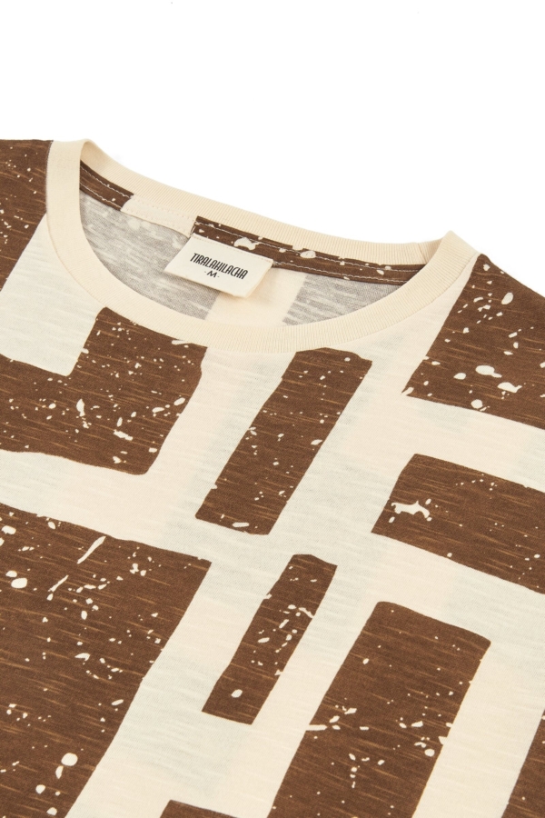 Camiseta unisex estampado marrón