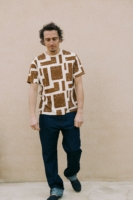 Camiseta unisex estampado marrón