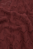 Top calado de tricot rojo arcilla