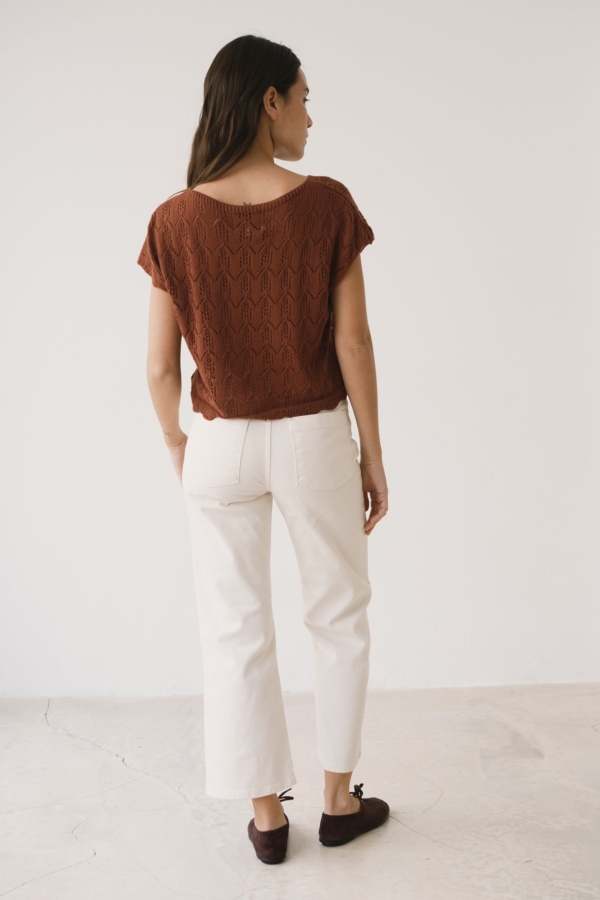 Top calado de tricot rojo arcilla