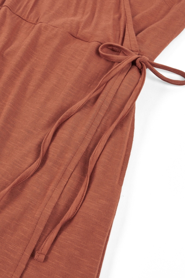 Vestido cruzado de tirantes rosa coral