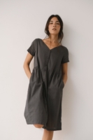 Vestido holgado con botones gris antracita