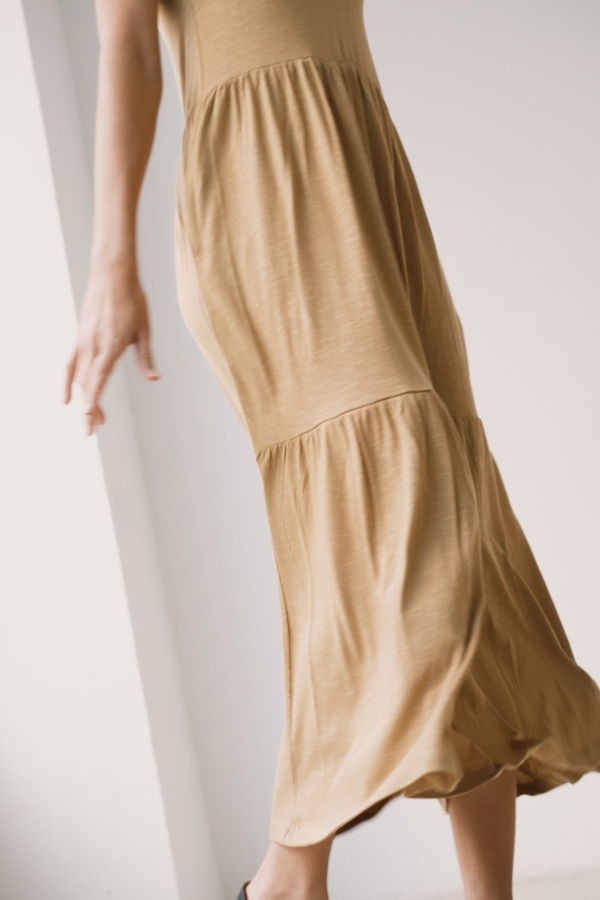 Vestido largo con volantes amarillo