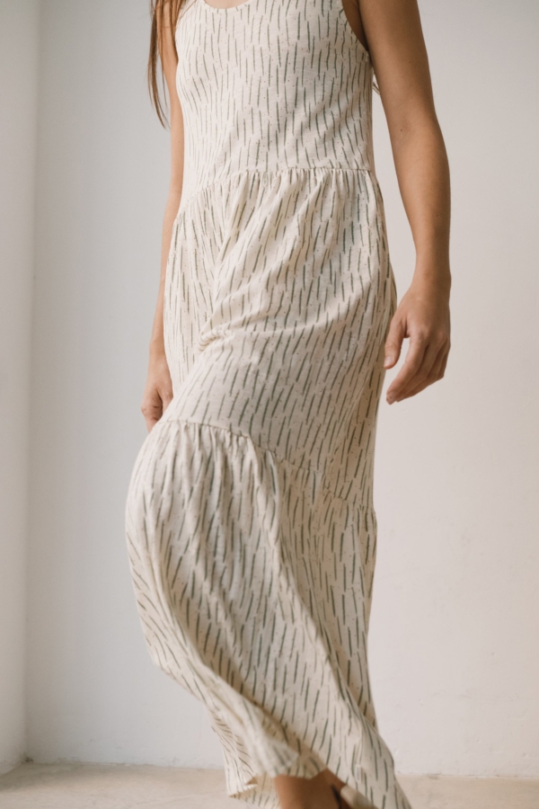 Vestido largo con volantes estampado verde