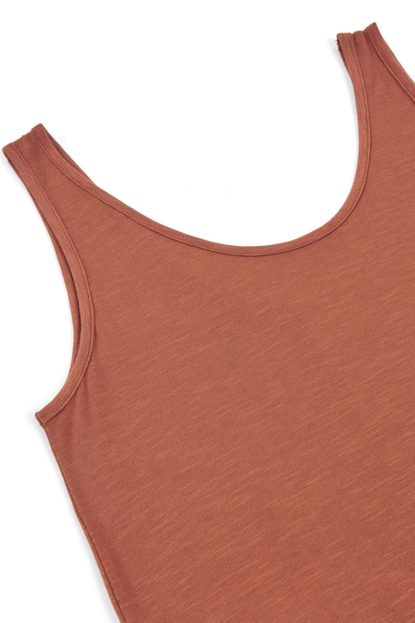 Vestido largo con volantes rosa coral