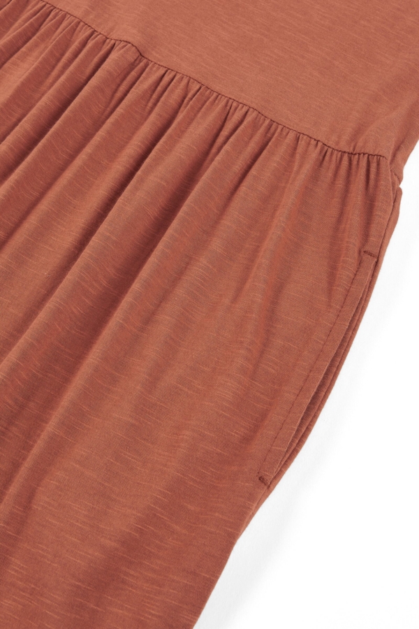 Vestido largo con volantes rosa coral