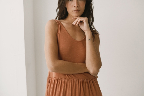 Vestido largo con volantes rosa coral