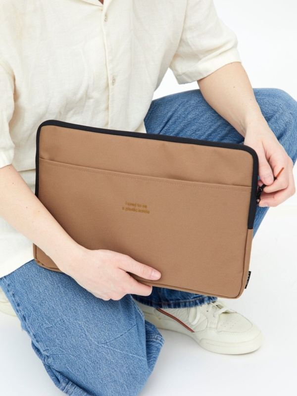 Funda Portátil Capture 13" Camel