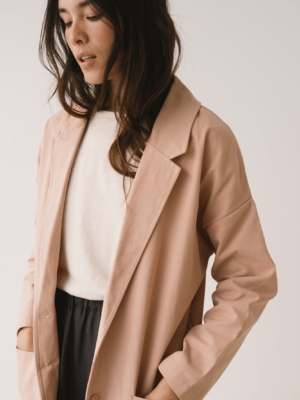 Americana de sarga rosa