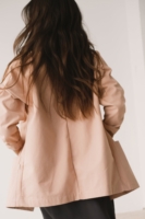 Americana de sarga rosa