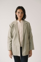 Americana de sarga verde salvia