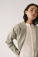 Americana de sarga verde salvia