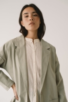 Americana de sarga verde salvia