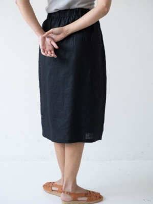 tiralahilacha-bernadette-black-linen-skirt-4