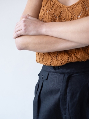 tiralahilacha-bijoux-black-linen-pleated-trousers-2