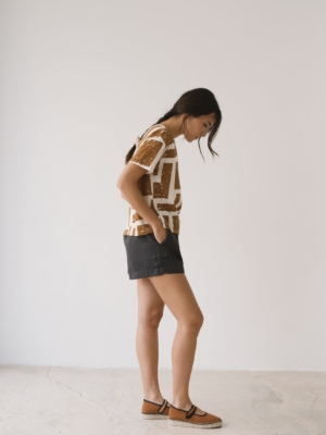 tiralahilacha-camiseta-fluida-estampado-marron-2