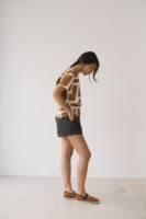 Camiseta fluida estampado marrón