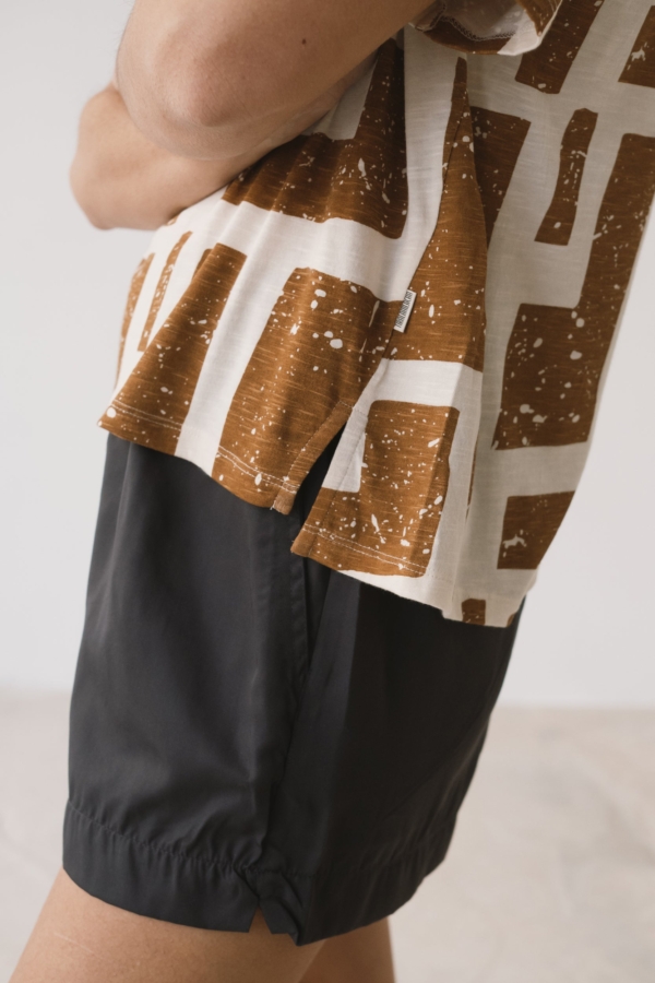 Camiseta fluida estampado marrón