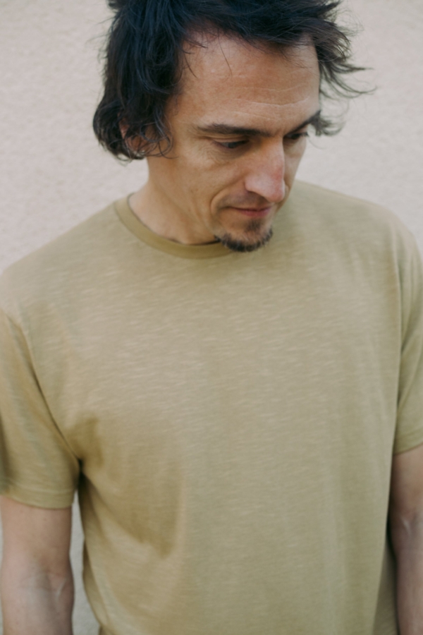 Camiseta unisex amarilla