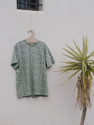 tiralahilacha-eduard-t-shirt-with-green-reflections-2