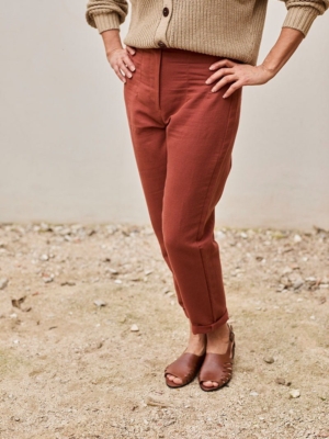 tiralahilacha-faren-linen-trousers-in-roiboos-red-2