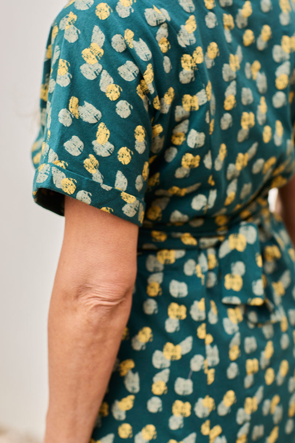 Vestido Escote Pico Frida Huellas Verde Azulado