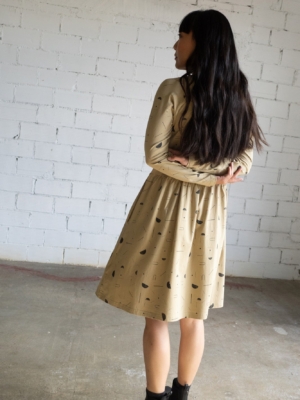 tiralahilacha-giorgia-dress-with-raglan-sleeves-beige-sidereal-rain-2