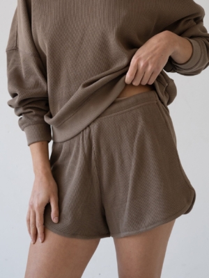 Pantalón corto Haiku Waffle en color marrón