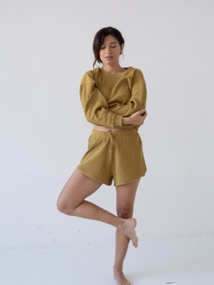 Haiku Waffle corto en color mostaza