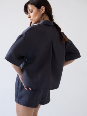 tiralahilacha-hallow-tencel-oversized-shirt-in-black-4