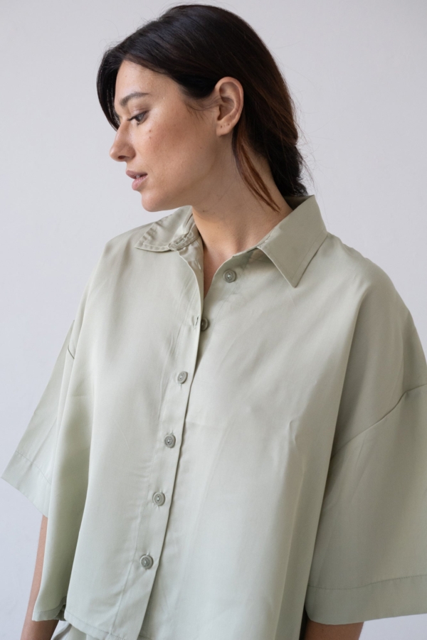 Camisa Hallow oversized Tencel verde jade