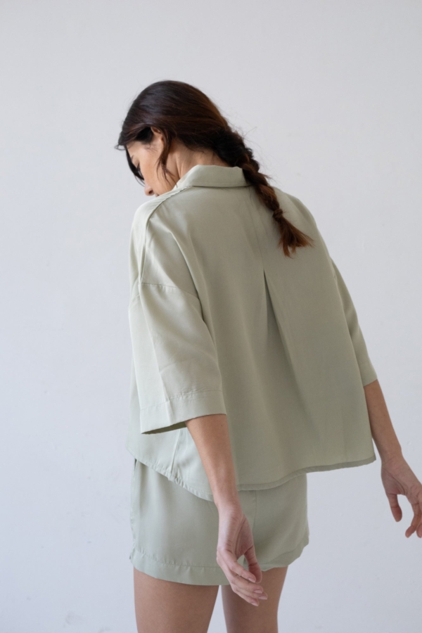Camisa Hallow oversized Tencel verde jade