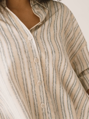 Camisa Hallow oversized Tencel estampado rastro