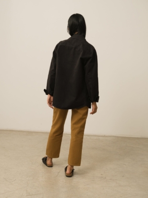 tiralahilacha-helmut-unisex-overshirt-worker-organic-cotton-in-black-2