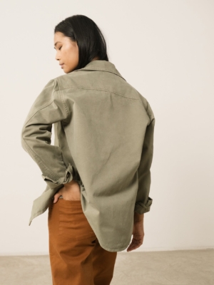 tiralahilacha-helmut-unisex-overshirt-worker-organic-cotton-in-green-2