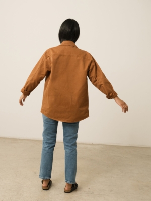 tiralahilacha-helmut-unisex-overshirt-worker-organic-cotton-in-terracotta-2