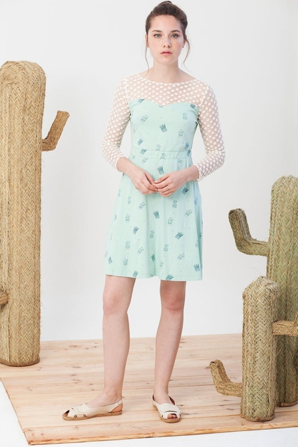 Vestido Irina verde con estampado de cactus.