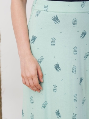 Maxi falda evasé Irma verde estampado cactus.