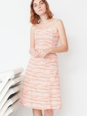 Vestido Micaela con escote corazón y estampado rayas marineras