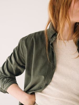 tiralahilacha-organic-fine-wale-corduroy-shirt-in-green-2