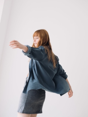 tiralahilacha-organic-fine-wale-corduroy-shirt-in-light-blue-2