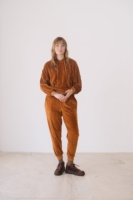 Jogger algodón orgánico terciopelo teja