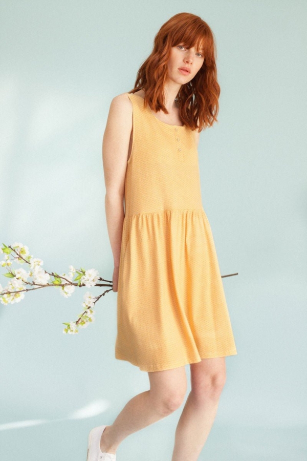 Vestido Priscila oversize color miel y estampado japones