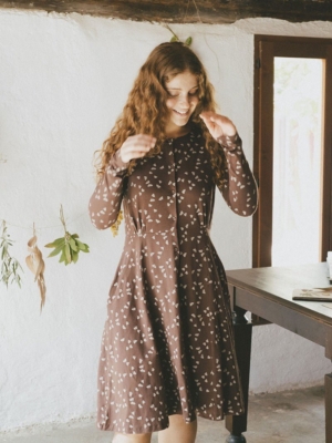 Vestido Selena escote redondo marrón