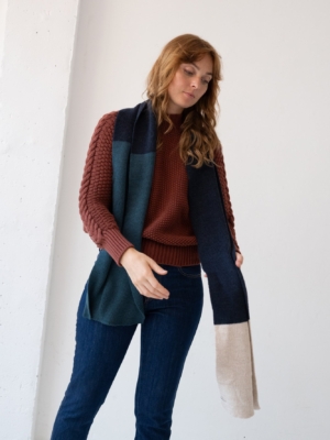 tiralahilacha-tayo-chunky-wool-scarf-in-three-tone-blue-2-2