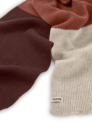 tiralahilacha-tayo-chunky-wool-scarf-in-three-tone-red-5