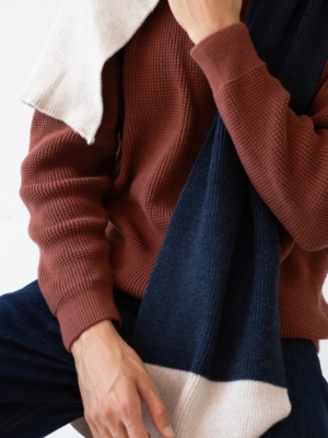 tiralahilacha-tayo-chunky-wool-scarf-in-two-tone-blue-2