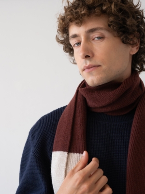 tiralahilacha-tayo-chunky-wool-scarf-in-two-tone-red-2