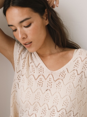 Top calado de tricot crudo