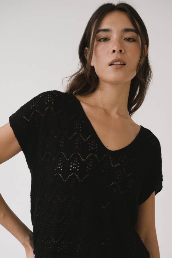 Top calado de tricot negro